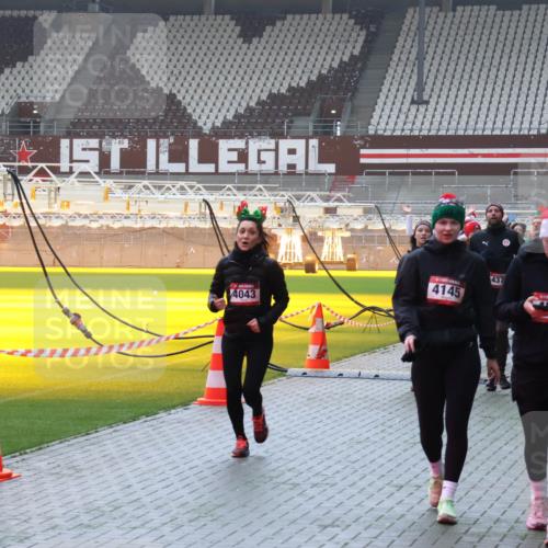 07.12.2025 - St. Pauli X-Mass-Run No. 15 Luisa Fischer http://msf.ph/oto/9376750 07.12.2025 10:24:09 Ziel 4043, 4145, 437, 549, 638, 711, 1104, 2603, 2634, 3539, 3644, 3649, 3887, 3890, 3968, 4005, 4043, 4139, 4141, 4144, 4145, 4203, 4377, 4378, 4458, 4479, 4549, 4765 meine-sportfotos.de