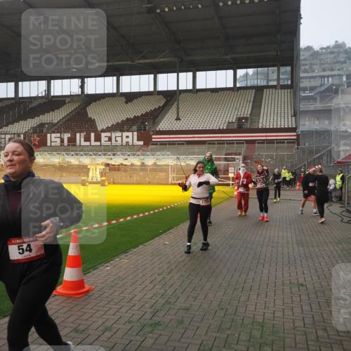 07.12.2025 - St. Pauli X-Mass-Run No. 15 Fabian Wolf http://msf.ph/oto/9376771 07.12.2025 10:05:49 Ziel 2, 3, 54, 123, 363, 385, 512, 945, 1215, 1222, 1789, 1791, 3231, 3877, 4194, 4195, 4552, 4555, 4559, 4560 meine-sportfotos.de