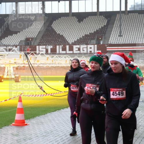 07.12.2025 - St. Pauli X-Mass-Run No. 15 Luisa Fischer http://msf.ph/oto/9376777 07.12.2025 10:24:12 Ziel 4377, 15, 5, 15, 4549, 638, 711, 1104, 2603, 2634, 3539, 3644, 3649, 3887, 3890, 3968, 4005, 4043, 4139, 4141, 4144, 4145, 4203, 4377, 4378, 4458, 4479, 4549, 4765 meine-sportfotos.de