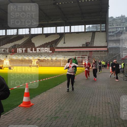 07.12.2025 - St. Pauli X-Mass-Run No. 15 Fabian Wolf http://msf.ph/oto/9376778 07.12.2025 10:05:49 Ziel 2, 3, 54, 123, 363, 385, 512, 945, 1215, 1222, 1789, 1791, 3231, 3877, 4194, 4195, 4552, 4555, 4559, 4560 meine-sportfotos.de