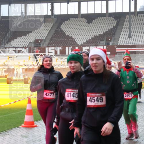 07.12.2025 - St. Pauli X-Mass-Run No. 15 Luisa Fischer http://msf.ph/oto/9376787 07.12.2025 10:24:13 Ziel 4377, 4145, 2603, 4549, 638, 711, 1104, 2603, 2634, 3539, 3644, 3649, 3887, 3890, 3968, 4005, 4043, 4139, 4141, 4144, 4145, 4203, 4377, 4378, 4458, 4479, 4549, 4765 meine-sportfotos.de