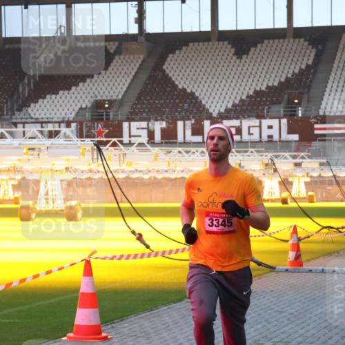 07.12.2025 - St. Pauli X-Mass-Run No. 15 Luisa Fischer http://msf.ph/oto/9376797 07.12.2025 09:59:22 Ziel 3345, 483, 532, 655, 939, 1003, 1115, 1120, 1528, 1542, 1603, 1782, 1785, 2392, 2529, 3147, 3308, 3345, 4031 meine-sportfotos.de