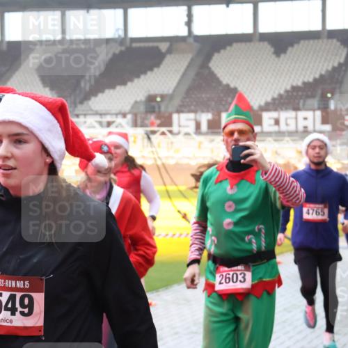 07.12.2025 - St. Pauli X-Mass-Run No. 15 Luisa Fischer http://msf.ph/oto/9376799 07.12.2025 10:24:15 Ziel 1, 15, 4549, 2603, 4765, 638, 711, 1104, 2603, 2634, 3539, 3644, 3649, 3887, 3890, 3968, 4005, 4043, 4139, 4141, 4144, 4145, 4203, 4377, 4378, 4458, 4479, 4549, 4765 meine-sportfotos.de