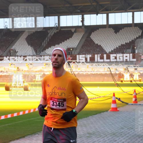 07.12.2025 - St. Pauli X-Mass-Run No. 15 Luisa Fischer http://msf.ph/oto/9376804 07.12.2025 09:59:23 Ziel 15, 3345, 483, 532, 655, 939, 1003, 1115, 1120, 1528, 1542, 1603, 1782, 1785, 2392, 2529, 3147, 3308, 3345 meine-sportfotos.de