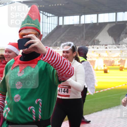 07.12.2025 - St. Pauli X-Mass-Run No. 15 Luisa Fischer http://msf.ph/oto/9376815 07.12.2025 10:24:17 Ziel 1, 4144, 4765, 638, 711, 897, 1104, 2603, 2634, 3539, 3644, 3649, 3887, 3890, 3968, 4043, 4139, 4144, 4145, 4203, 4377, 4378, 4479, 4549, 4765 meine-sportfotos.de