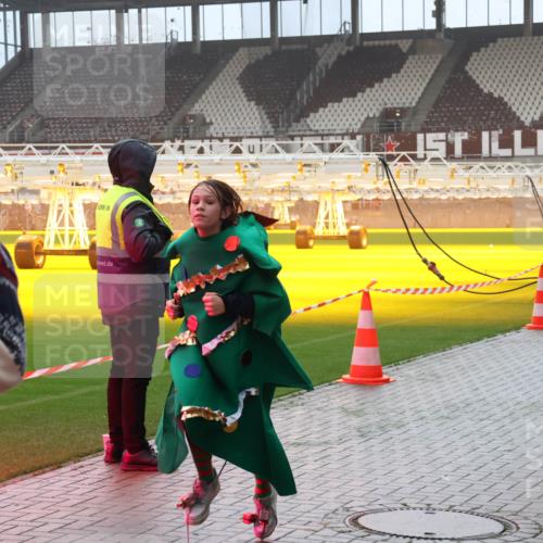 07.12.2025 - St. Pauli X-Mass-Run No. 15 Luisa Fischer http://msf.ph/oto/9376828 07.12.2025 10:24:19 Ziel 03, 2, 3574, 638, 711, 897, 1104, 2603, 2634, 3539, 3644, 3649, 3887, 3890, 3968, 4040, 4043, 4139, 4144, 4145, 4203, 4377, 4378, 4479, 4549, 4765 meine-sportfotos.de