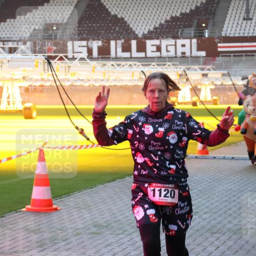07.12.2025 - St. Pauli X-Mass-Run No. 15 Luisa Fischer http://msf.ph/oto/9376839 07.12.2025 09:59:39 Ziel 15, 1120, 655, 939, 961, 1120, 2204, 2207, 2529, 2657, 3147, 3345, 4029 meine-sportfotos.de
