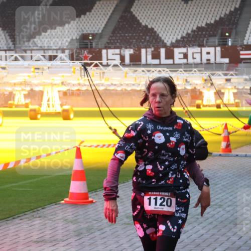 07.12.2025 - St. Pauli X-Mass-Run No. 15 Luisa Fischer http://msf.ph/oto/9376841 07.12.2025 09:59:40 Ziel 15, 1120, 655, 939, 961, 1120, 2204, 2207, 2529, 2657, 3147, 3345, 4029 meine-sportfotos.de