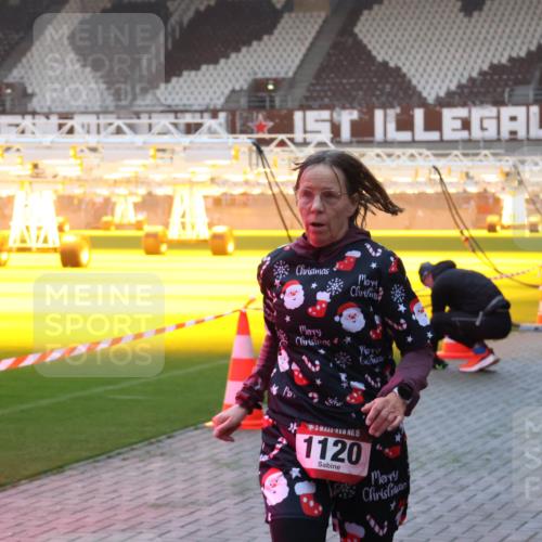 07.12.2025 - St. Pauli X-Mass-Run No. 15 Luisa Fischer http://msf.ph/oto/9376843 07.12.2025 09:59:40 Ziel 1, 15, 1120, 655, 939, 961, 1120, 2204, 2207, 2529, 2657, 3147, 3345, 4029 meine-sportfotos.de