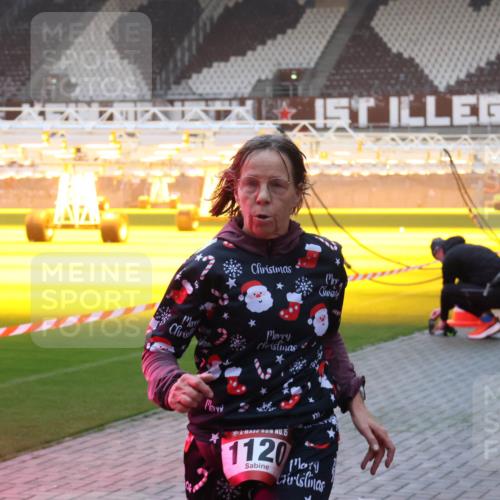 07.12.2025 - St. Pauli X-Mass-Run No. 15 Luisa Fischer http://msf.ph/oto/9376847 07.12.2025 09:59:40 Ziel 15, 1120, 655, 939, 961, 1120, 2204, 2207, 2529, 2657, 3147, 3345, 4029 meine-sportfotos.de