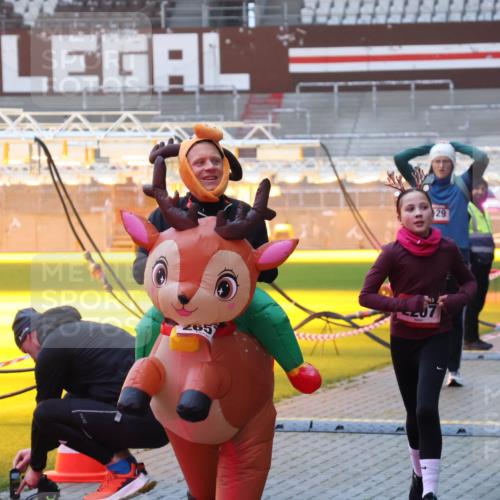 07.12.2025 - St. Pauli X-Mass-Run No. 15 Luisa Fischer http://msf.ph/oto/9376851 07.12.2025 09:59:42 Ziel 265, 29, 2204, 488, 655, 939, 961, 1120, 2204, 2207, 2529, 2657, 3147, 3345, 4029, 4052, 4465 meine-sportfotos.de