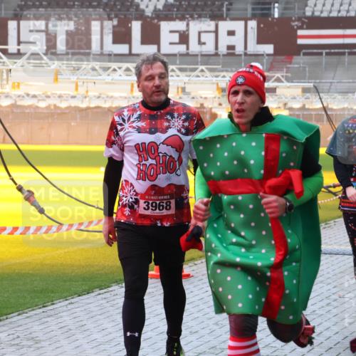 07.12.2025 - St. Pauli X-Mass-Run No. 15 Luisa Fischer http://msf.ph/oto/9376853 07.12.2025 10:24:34 Ziel 15, 3968, 897, 711, 712, 897, 1104, 2603, 2634, 3968, 4040, 4043, 4122, 4139, 4140, 4144, 4203, 4377, 4378, 4479, 4689, 4692, 4694, 4765 meine-sportfotos.de