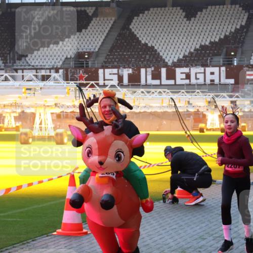 07.12.2025 - St. Pauli X-Mass-Run No. 15 Luisa Fischer http://msf.ph/oto/9376864 07.12.2025 09:59:43 Ziel 65, 2207, 2529, 488, 655, 939, 961, 1120, 1763, 2204, 2207, 2529, 2657, 3147, 3345, 4029, 4051, 4052, 4465 meine-sportfotos.de