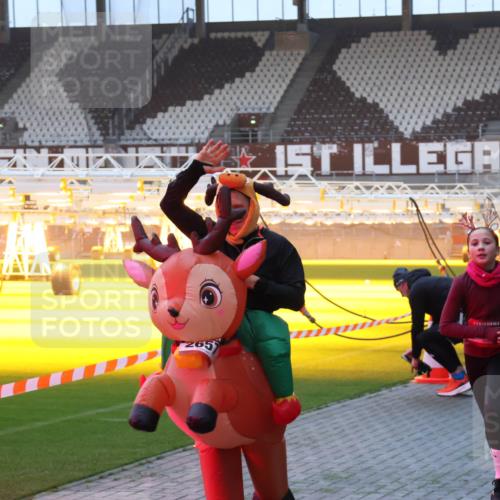 07.12.2025 - St. Pauli X-Mass-Run No. 15 Luisa Fischer http://msf.ph/oto/9376868 07.12.2025 09:59:44 Ziel 265, 2529, 488, 939, 961, 1120, 1763, 2204, 2207, 2529, 2657, 3147, 3345, 3513, 4029, 4051, 4052, 4465 meine-sportfotos.de