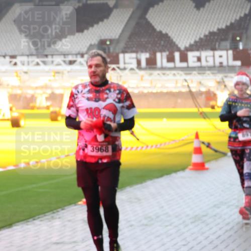 07.12.2025 - St. Pauli X-Mass-Run No. 15 Luisa Fischer http://msf.ph/oto/9376871 07.12.2025 10:24:36 Ziel 3968, 711, 712, 897, 1104, 2071, 2603, 2634, 3968, 4040, 4043, 4122, 4139, 4140, 4144, 4203, 4377, 4378, 4479, 4689, 4692, 4694, 4765 meine-sportfotos.de