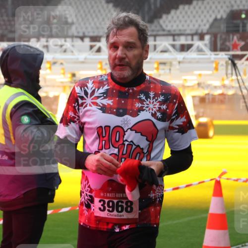 07.12.2025 - St. Pauli X-Mass-Run No. 15 Luisa Fischer http://msf.ph/oto/9376879 07.12.2025 10:24:37 Ziel 3968, 711, 712, 897, 1104, 1986, 2071, 2603, 2634, 3968, 4040, 4043, 4122, 4139, 4140, 4144, 4203, 4377, 4378, 4479, 4689, 4692, 4694, 4765 meine-sportfotos.de