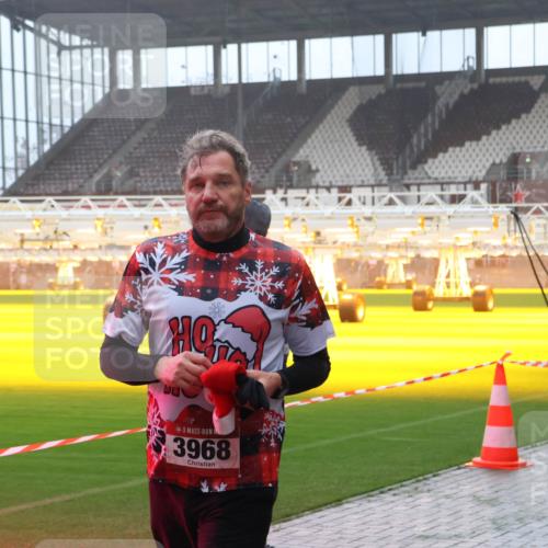 07.12.2025 - St. Pauli X-Mass-Run No. 15 Luisa Fischer http://msf.ph/oto/9376885 07.12.2025 10:24:38 Ziel 3968, 897, 711, 712, 897, 1104, 1986, 2071, 2603, 2634, 3968, 4040, 4043, 4122, 4139, 4140, 4144, 4203, 4377, 4378, 4479, 4689, 4692, 4694, 4765 meine-sportfotos.de