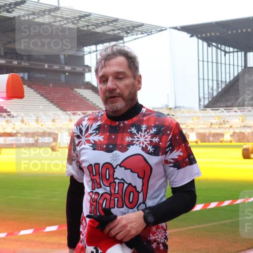 07.12.2025 - St. Pauli X-Mass-Run No. 15 Luisa Fischer http://msf.ph/oto/9376895 07.12.2025 10:24:39 Ziel 711, 712, 897, 1104, 1986, 2071, 2603, 2634, 3968, 4040, 4043, 4122, 4139, 4140, 4144, 4203, 4377, 4378, 4479, 4689, 4692, 4694, 4765 meine-sportfotos.de