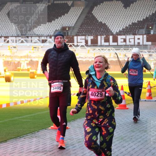 07.12.2025 - St. Pauli X-Mass-Run No. 15 Luisa Fischer http://msf.ph/oto/9376913 07.12.2025 09:59:50 Ziel 3405, 3405, 15, 4029, 2529, 2204, 488, 488, 910, 911, 939, 961, 1120, 1763, 2204, 2207, 2529, 2657, 3147, 3345, 3513, 4029, 4051, 4052, 4465 meine-sportfotos.de