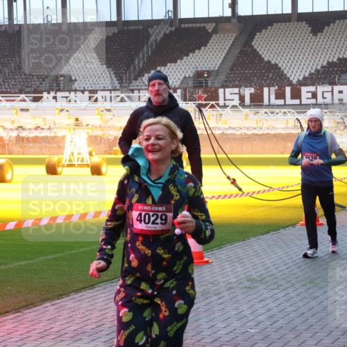 07.12.2025 - St. Pauli X-Mass-Run No. 15 Luisa Fischer http://msf.ph/oto/9376919 07.12.2025 09:59:51 Ziel 5, 4029, 2520, 2204, 488, 488, 910, 911, 939, 961, 1120, 1763, 2204, 2207, 2529, 2657, 3147, 3345, 3513, 4029, 4051, 4052, 4465 meine-sportfotos.de
