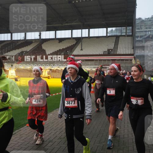 07.12.2025 - St. Pauli X-Mass-Run No. 15 Fabian Wolf http://msf.ph/oto/9376939 07.12.2025 10:06:01 Ziel 2, 3, 148, 180, 424, 468, 676, 805, 834, 1788, 1789, 1791, 2756, 2757, 2894, 2968, 3093, 3172, 3196, 3812, 3814, 3857, 3859, 3877, 4194, 4195, 4235, 4236, 4237, 4246, 4251 meine-sportfotos.de