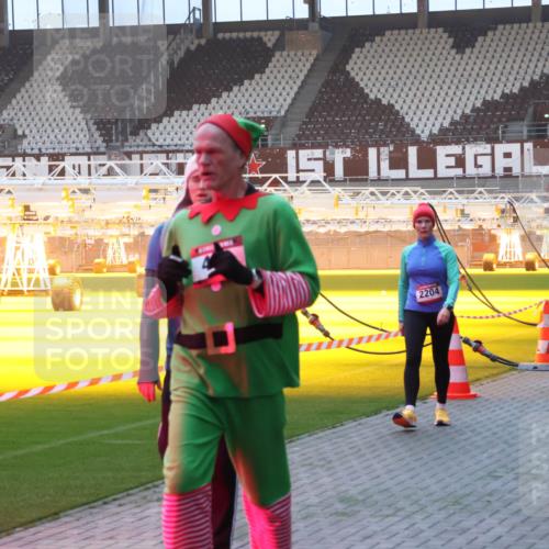 07.12.2025 - St. Pauli X-Mass-Run No. 15 Luisa Fischer http://msf.ph/oto/9376949 07.12.2025 09:59:55 Ziel 2204, 4465, 961, 488, 910, 911, 939, 961, 1120, 1763, 2186, 2204, 2207, 2529, 2657, 2729, 3147, 3345, 3513, 4029, 4051, 4052, 4465 meine-sportfotos.de