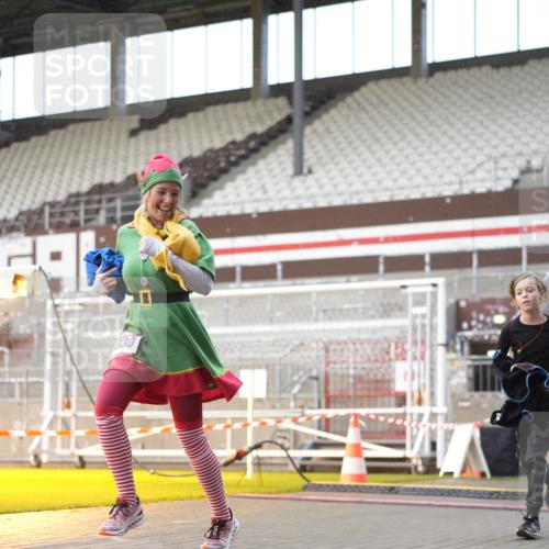 07.12.2025 - St. Pauli X-Mass-Run No. 15 Patografie http://msf.ph/oto/9376950 07.12.2025 10:06:35 Ziel 150, 562, 1479, 1480, 2129, 3213, 3232, 3330, 3333, 3534, 3535, 3536, 3537, 3970, 3971, 4459 meine-sportfotos.de