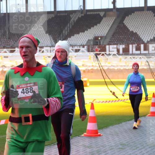 07.12.2025 - St. Pauli X-Mass-Run No. 15 Luisa Fischer http://msf.ph/oto/9376955 07.12.2025 09:59:55 Ziel 15, 488, 15, 9, 2204, 488, 910, 911, 939, 961, 1120, 1763, 2186, 2204, 2207, 2529, 2657, 2729, 3147, 3345, 3513, 4029, 4051, 4052, 4465 meine-sportfotos.de