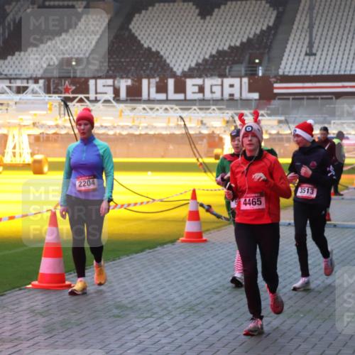 07.12.2025 - St. Pauli X-Mass-Run No. 15 Luisa Fischer http://msf.ph/oto/9376968 07.12.2025 09:59:57 Ziel 2204, 4465, 3513, 488, 910, 911, 934, 939, 961, 1112, 1120, 1763, 2186, 2204, 2207, 2529, 2657, 2729, 2964, 3147, 3345, 3513, 4029, 4051, 4052, 4465 meine-sportfotos.de