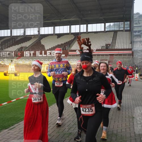 07.12.2025 - St. Pauli X-Mass-Run No. 15 Fabian Wolf http://msf.ph/oto/9376970 07.12.2025 10:06:04 Ziel 148, 180, 424, 468, 676, 805, 834, 967, 969, 1788, 2756, 2757, 2894, 2968, 3093, 3172, 3196, 3812, 3814, 3857, 3859, 3877, 4235, 4236, 4237, 4246, 4251 meine-sportfotos.de