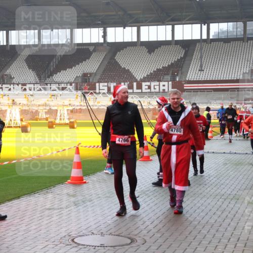 07.12.2025 - St. Pauli X-Mass-Run No. 15 Luisa Fischer http://msf.ph/oto/9376971 07.12.2025 10:25:06 Ziel 4766, 4780, 454, 712, 915, 974, 1986, 2071, 3152, 4040, 4078, 4079, 4091, 4092, 4122, 4135, 4136, 4140, 4155, 4177, 4474, 4496, 4497, 4513, 4514, 4530, 4541, 4542, 4689, 4692, 4694, 4766, 4780, 4846 meine-sportfotos.de