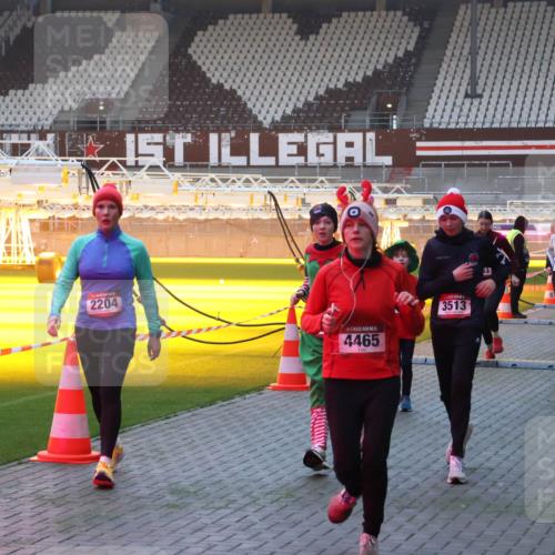 07.12.2025 - St. Pauli X-Mass-Run No. 15 Luisa Fischer http://msf.ph/oto/9376972 07.12.2025 09:59:57 Ziel 2204, 4465, 3513, 53, 911, 488, 910, 911, 934, 939, 961, 1112, 1120, 1763, 2186, 2204, 2207, 2529, 2657, 2729, 2964, 3147, 3345, 3513, 4029, 4051, 4052, 4465 meine-sportfotos.de