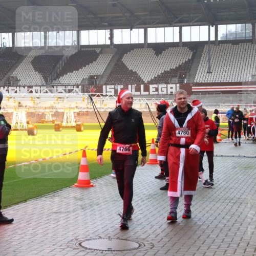 07.12.2025 - St. Pauli X-Mass-Run No. 15 Luisa Fischer http://msf.ph/oto/9376973 07.12.2025 10:25:07 Ziel 1, 4766, 4780, 4135, 4541, 712, 915, 974, 1986, 2071, 3152, 4078, 4079, 4091, 4092, 4122, 4135, 4136, 4140, 4155, 4177, 4474, 4496, 4497, 4513, 4514, 4530, 4541, 4542, 4689, 4692, 4694, 4766, 4780, 4846 meine-sportfotos.de