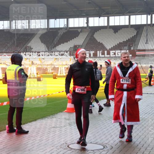 07.12.2025 - St. Pauli X-Mass-Run No. 15 Luisa Fischer http://msf.ph/oto/9376982 07.12.2025 10:25:08 Ziel 4766, 4780, 45, 712, 915, 974, 1986, 2071, 3152, 4078, 4079, 4091, 4092, 4122, 4135, 4136, 4140, 4155, 4177, 4431, 4474, 4496, 4497, 4513, 4514, 4530, 4541, 4542, 4689, 4692, 4694, 4766, 4780, 4846 meine-sportfotos.de