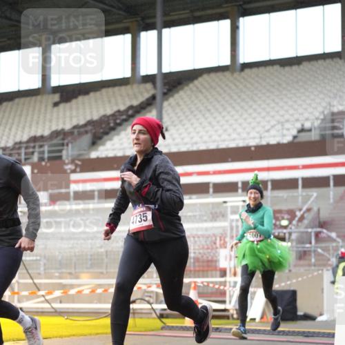 07.12.2025 - St. Pauli X-Mass-Run No. 15 Patografie http://msf.ph/oto/9376987 07.12.2025 10:06:41 Ziel 150, 217, 867, 1007, 1103, 2129, 3189, 3330, 3333, 3970, 3971, 4735, 4738 meine-sportfotos.de