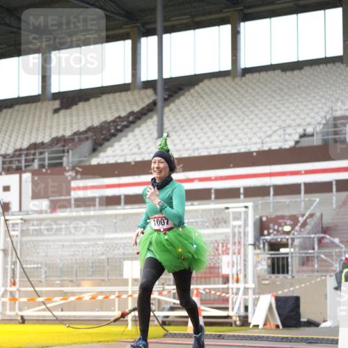 07.12.2025 - St. Pauli X-Mass-Run No. 15 Patografie http://msf.ph/oto/9376995 07.12.2025 10:06:41 Ziel 150, 217, 867, 1007, 1103, 2129, 3189, 3330, 3333, 3970, 3971, 4735, 4738 meine-sportfotos.de