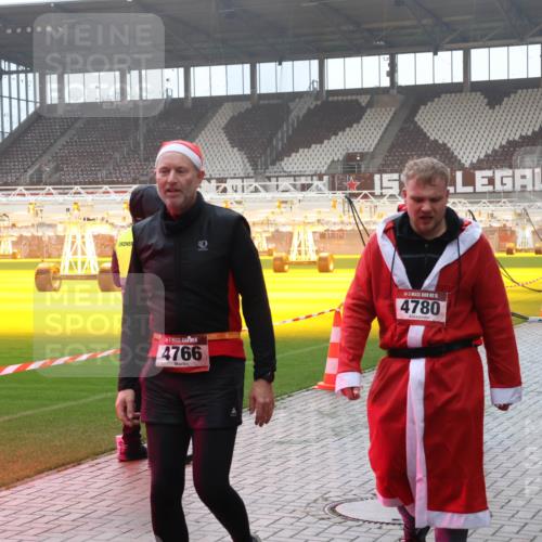 07.12.2025 - St. Pauli X-Mass-Run No. 15 Luisa Fischer http://msf.ph/oto/9376996 07.12.2025 10:25:10 Ziel 0, 4766, 15, 4780, 712, 915, 974, 1986, 2071, 3152, 4078, 4079, 4091, 4092, 4122, 4135, 4136, 4140, 4155, 4177, 4431, 4474, 4496, 4497, 4513, 4514, 4530, 4541, 4542, 4689, 4692, 4694, 4766, 4780, 4846 meine-sportfotos.de
