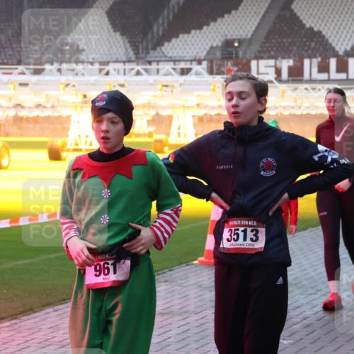 07.12.2025 - St. Pauli X-Mass-Run No. 15 Luisa Fischer http://msf.ph/oto/9377003 07.12.2025 10:00:03 Ziel 961, 15, 3513, 488, 910, 911, 934, 939, 961, 1112, 1120, 1763, 2186, 2204, 2207, 2657, 2729, 2964, 3513, 4029, 4051, 4052, 4465 meine-sportfotos.de