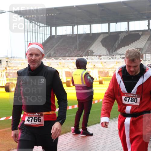 07.12.2025 - St. Pauli X-Mass-Run No. 15 Luisa Fischer http://msf.ph/oto/9377004 07.12.2025 10:25:11 Ziel 15, 4766, 15, 4780, 712, 915, 974, 1986, 2071, 3152, 4078, 4079, 4091, 4092, 4122, 4135, 4136, 4140, 4155, 4177, 4431, 4474, 4496, 4497, 4513, 4514, 4530, 4541, 4542, 4689, 4692, 4694, 4766, 4780, 4846 meine-sportfotos.de