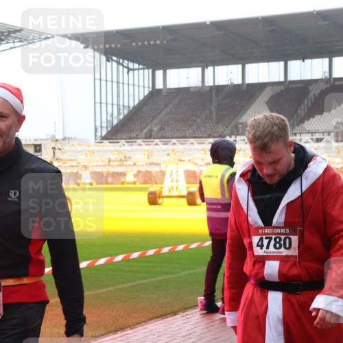 07.12.2025 - St. Pauli X-Mass-Run No. 15 Luisa Fischer http://msf.ph/oto/9377009 07.12.2025 10:25:11 Ziel 4766, 15, 4780, 286, 464, 712, 915, 974, 1986, 2071, 3152, 4078, 4079, 4091, 4092, 4122, 4135, 4136, 4140, 4155, 4177, 4431, 4474, 4496, 4497, 4513, 4514, 4530, 4541, 4542, 4689, 4692, 4694, 4766, 4780, 4846 meine-sportfotos.de