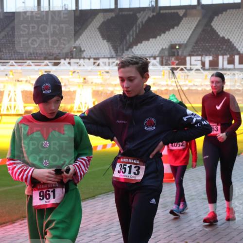 07.12.2025 - St. Pauli X-Mass-Run No. 15 Luisa Fischer http://msf.ph/oto/9377010 07.12.2025 10:00:03 Ziel 15, 961, 15, 3513, 1910, 4052, 63, 488, 910, 911, 934, 939, 961, 1112, 1120, 1763, 2186, 2204, 2207, 2657, 2729, 2964, 3513, 4029, 4051, 4052, 4465 meine-sportfotos.de