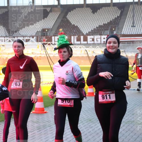 07.12.2025 - St. Pauli X-Mass-Run No. 15 Luisa Fischer http://msf.ph/oto/9377016 07.12.2025 10:00:05 Ziel 163, 15, 15, 911, 2964, 4051, 488, 910, 911, 934, 939, 961, 1112, 1120, 1763, 2186, 2204, 2207, 2657, 2729, 2964, 3513, 4029, 4051, 4052, 4465 meine-sportfotos.de