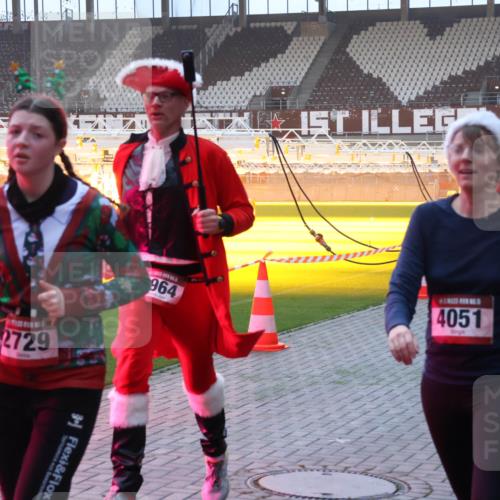 07.12.2025 - St. Pauli X-Mass-Run No. 15 Luisa Fischer http://msf.ph/oto/9377055 07.12.2025 10:00:10 Ziel 2729, 3, 964, 4051, 488, 910, 911, 934, 961, 1112, 1763, 2186, 2204, 2207, 2657, 2729, 2964, 3513, 4029, 4051, 4052, 4465 meine-sportfotos.de
