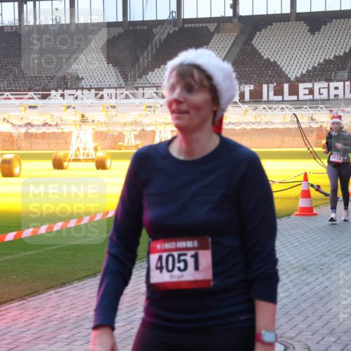 07.12.2025 - St. Pauli X-Mass-Run No. 15 Luisa Fischer http://msf.ph/oto/9377067 07.12.2025 10:00:11 Ziel 4051, 1112, 488, 802, 910, 911, 934, 961, 1112, 1360, 1404, 1763, 2186, 2204, 2207, 2657, 2729, 2964, 3513, 4029, 4051, 4052, 4465 meine-sportfotos.de
