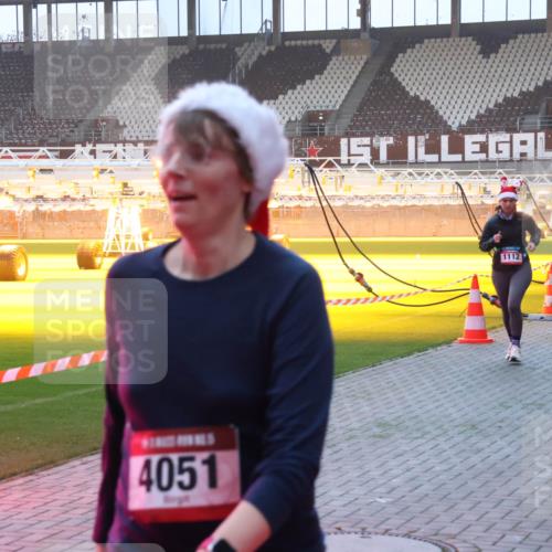 07.12.2025 - St. Pauli X-Mass-Run No. 15 Luisa Fischer http://msf.ph/oto/9377070 07.12.2025 10:00:11 Ziel 4051, 1112, 488, 802, 910, 911, 934, 961, 1112, 1360, 1404, 1763, 2186, 2204, 2207, 2657, 2729, 2964, 3513, 4029, 4051, 4052, 4465 meine-sportfotos.de