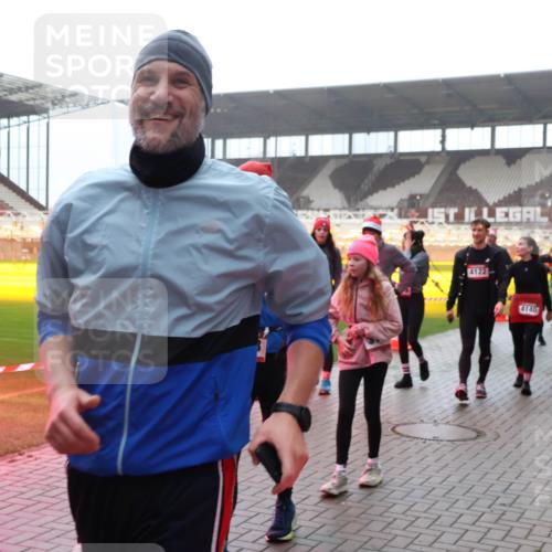 07.12.2025 - St. Pauli X-Mass-Run No. 15 Luisa Fischer http://msf.ph/oto/9377077 07.12.2025 10:25:26 Ziel 4122, 4140, 915, 974, 1012, 1977, 1987, 1995, 3152, 3962, 4078, 4079, 4091, 4092, 4121, 4135, 4136, 4155, 4177, 4201, 4204, 4284, 4335, 4431, 4474, 4496, 4497, 4513, 4514, 4530, 4541, 4542, 4766, 4780, 4846 meine-sportfotos.de