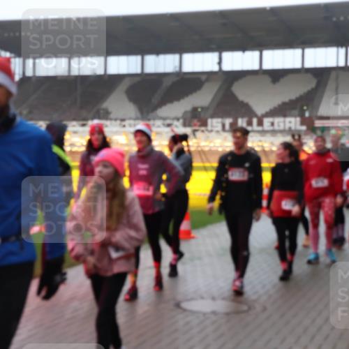 07.12.2025 - St. Pauli X-Mass-Run No. 15 Luisa Fischer http://msf.ph/oto/9377083 07.12.2025 10:25:27 Ziel 18178, 915, 974, 1012, 1977, 1987, 1995, 3152, 3962, 4078, 4079, 4091, 4092, 4118, 4119, 4121, 4135, 4136, 4155, 4177, 4201, 4204, 4284, 4335, 4431, 4474, 4496, 4497, 4513, 4514, 4530, 4541, 4542, 4766, 4780, 4846 meine-sportfotos.de