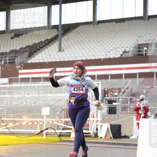 07.12.2025 - St. Pauli X-Mass-Run No. 15 Patografie http://msf.ph/oto/9377098 07.12.2025 10:06:54 Ziel 217, 366, 421, 792, 867, 972, 975, 1007, 1103, 1505, 1572, 1735, 1736, 2129, 3189, 3945, 4354, 4735, 4738 meine-sportfotos.de