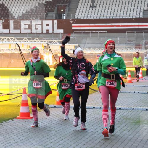 07.12.2025 - St. Pauli X-Mass-Run No. 15 Luisa Fischer http://msf.ph/oto/9377113 07.12.2025 10:00:28 Ziel 1404, 1354, 802, 1360, 2140, 488, 802, 910, 911, 934, 1112, 1333, 1354, 1360, 1404, 1763, 2140, 2141, 2186, 2729, 2964, 3336, 3513, 4051, 4052, 4129, 4465 meine-sportfotos.de