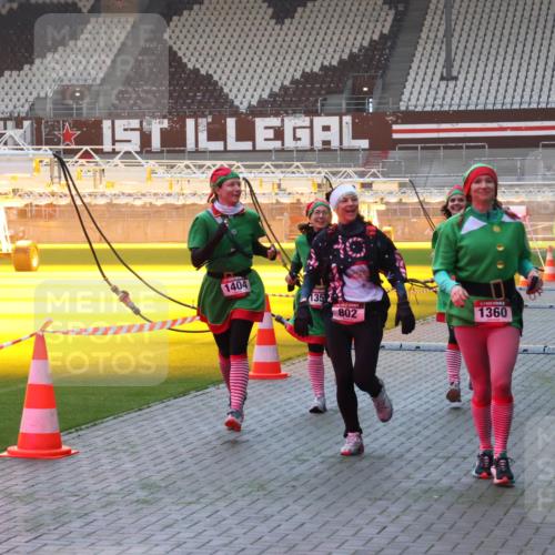 07.12.2025 - St. Pauli X-Mass-Run No. 15 Luisa Fischer http://msf.ph/oto/9377122 07.12.2025 10:00:29 Ziel 1404, 135, 802, 1360, 488, 802, 910, 911, 934, 1112, 1333, 1354, 1360, 1404, 1763, 2140, 2141, 2186, 2729, 2964, 3336, 3513, 4051, 4052, 4129, 4465 meine-sportfotos.de